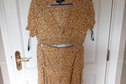 Size 12 Floral set V top and mini skirt
