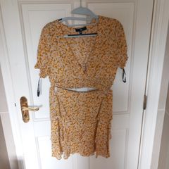 Size 12 Floral set V top and mini skirt