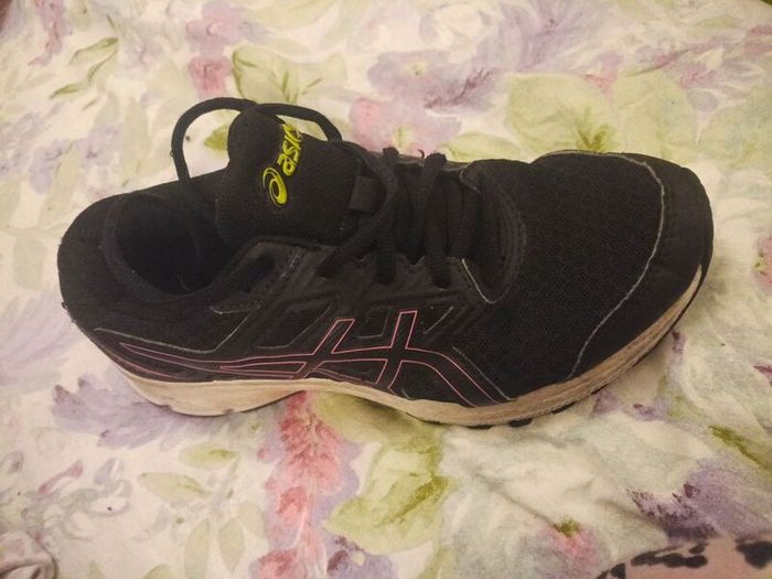 girls asics