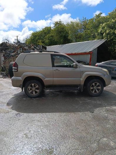 Breaking Toyota land cruiser 2005 diesel