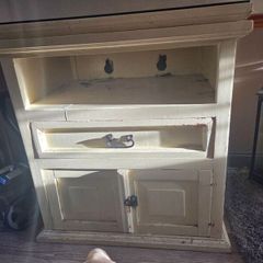Originally Mexican pine cabinet, sprayed cream, width 2ft 7, length 2ft, need a top up spray paint, 1 door is loose and needstightening, otherwise in good condition, originally mexican pine