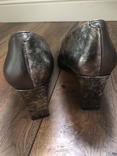 Vanity Fair pewter effect/black high heeled shoes