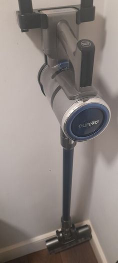 Hand held vaccum cleaner ( Eureka)