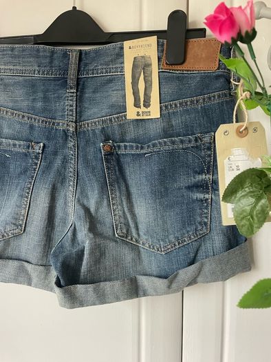 shorts Bnwt H&M. Denim shorts boyfriend style size 10
