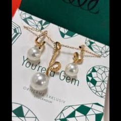 Golden Jewellery Set with Sparkly Gems - ideal gift