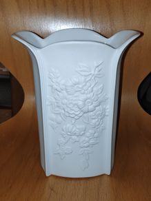 Vintage Kaiser W.German Art Pottery white bisque porcelain vase H 19 cm