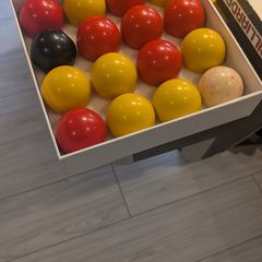 snooker balls