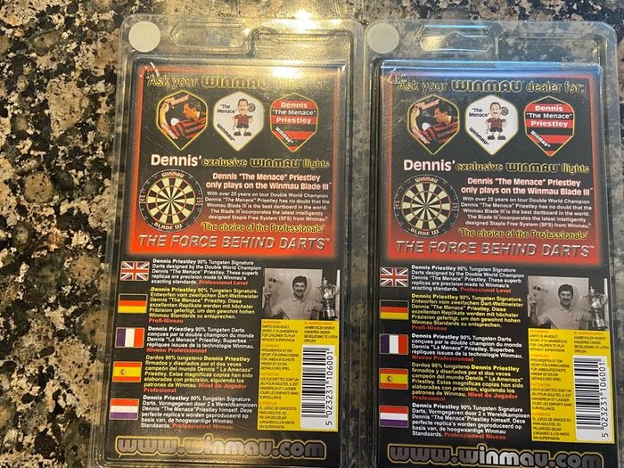 Brand new 15g gold Dennis Priestley darts