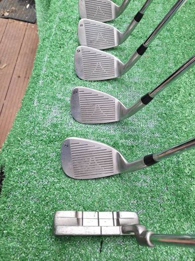 Golf clubs. Wilson full set
