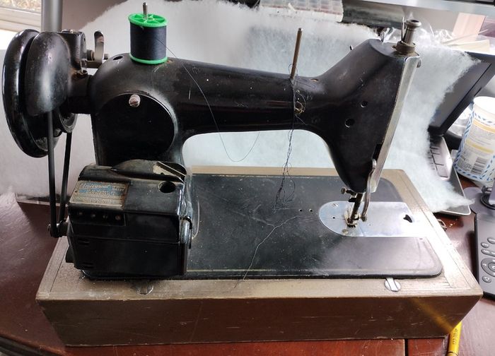 Vintage Zephyr Sewing machine (26074)