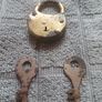 Vintage Muller Padlock & Keys Image 4