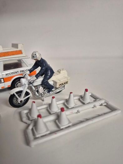 Matchbox Superkings Police set
