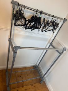 clothes rack/ rail