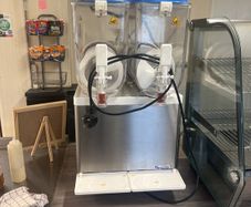 Commercial slushee machine