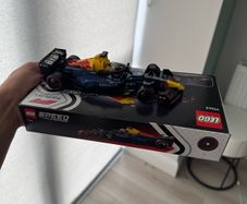 LEGO F1 RedBull (Red Bull F1 merch) built