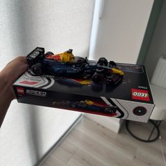 LEGO F1 RedBull (Red Bull F1 merch) built
