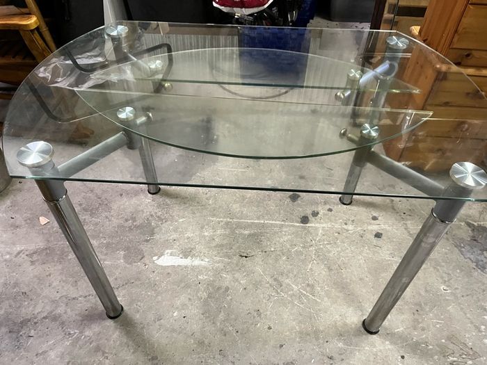 Round dining table - extending sides