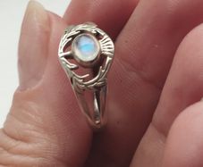 Vintage 925 sterling silver ring with moonstone.