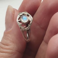 Vintage 925 sterling silver ring with moonstone.