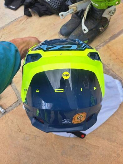 fox v1 MIPS motorcross helmet