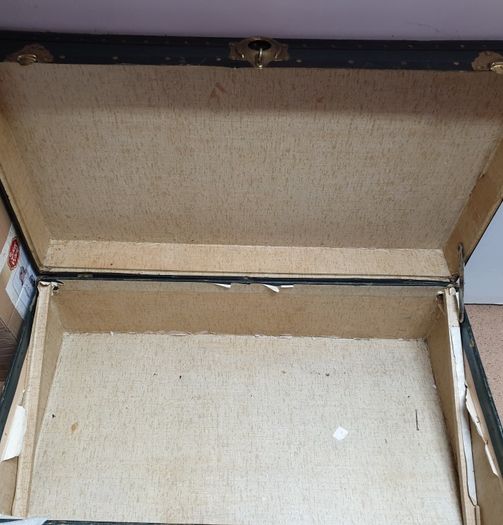 Pricedrop - Beautiful Old Chest/Trunk!!