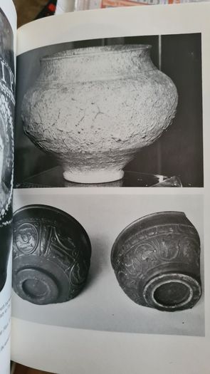 Interpreting Pottery By Anne Anderson.  FIRST EDITION. Paperback In Good Condition.