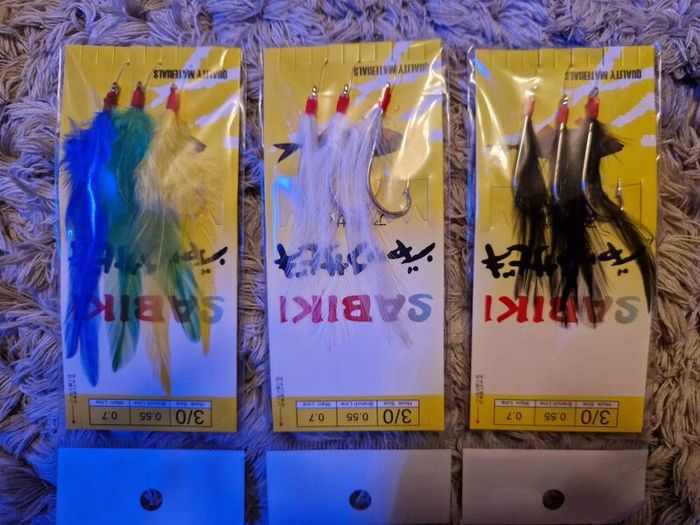 3hooks size 3/0# feathers (6packs 10euro)