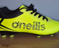O'Neills Size 5 football boots.