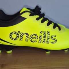 O'Neills Size 5 football boots.