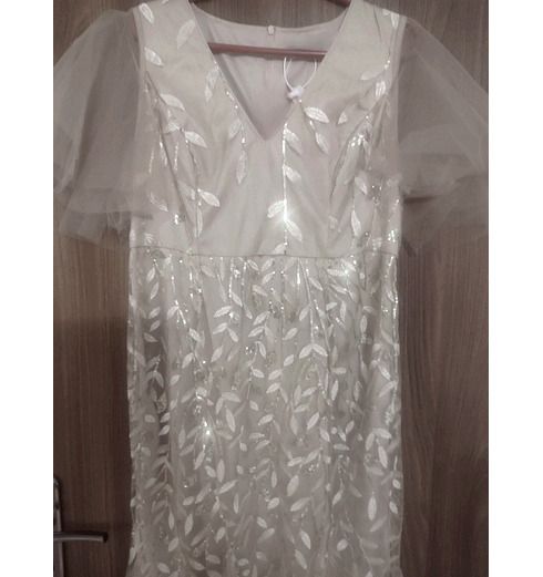 Stunning White Dress with Silver Threads size 18
