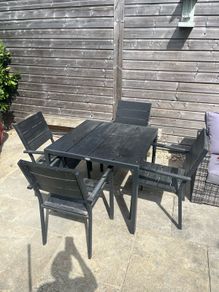 outdoor table and chairs
