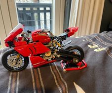 lego technic Ducati panigale bike