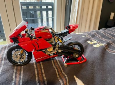 lego technic Ducati panigale bike