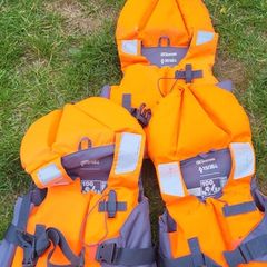 Kids life jacket x3