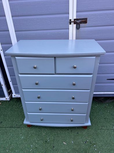 Chest of drawers