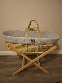 Moses Basket Green Sheep