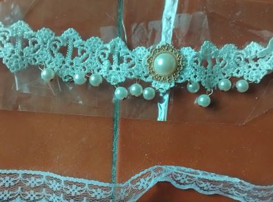2 new lace necklaces
