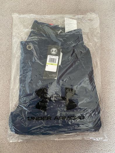 Navy Under Armour golf trousers