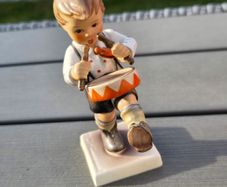 Vintage Hummel Goebel Figurine