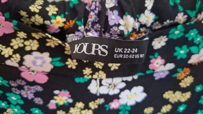 Women's Shorts (UK Size 22-24)