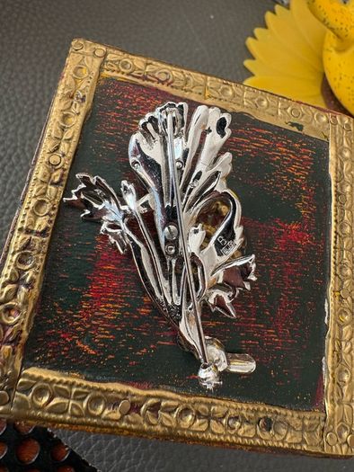 Vintage flover broche