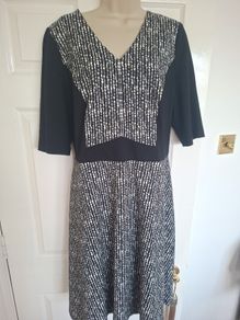 Studio 8 Black & White DRESS Size 18