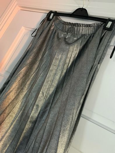 pleated midi skirt
