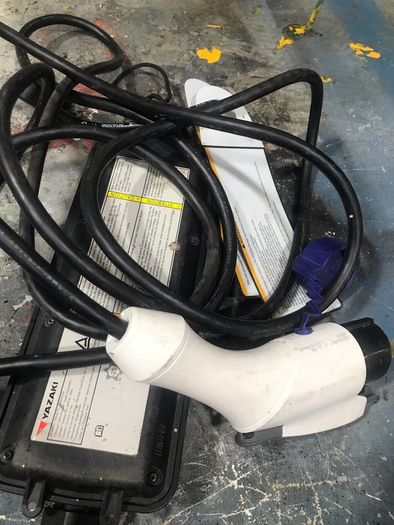 Yazaki portable car charger