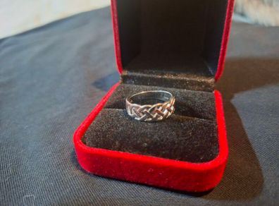 Nice Celtic Knot 925 Sterling Silver Ring made in Ireland