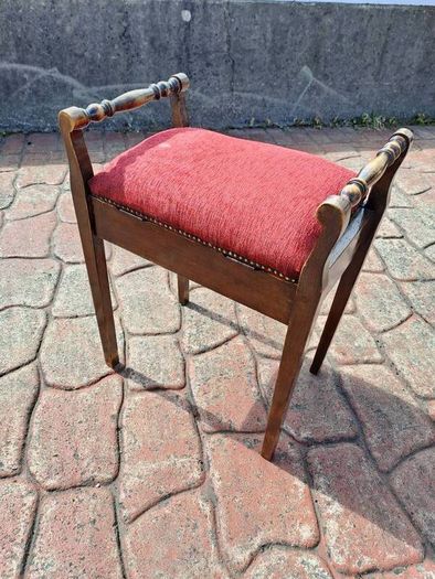 piano stool