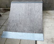 skateboard & scooter ramp