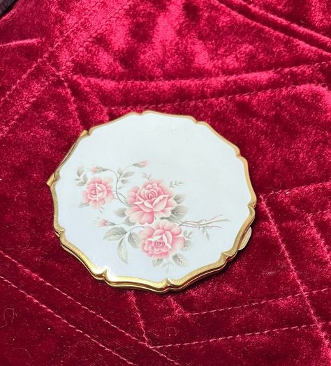 Stratton compact