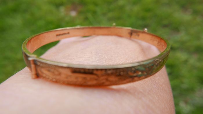 Vintage Ladies 18CT GOLD PLATED Bangle Bracelet