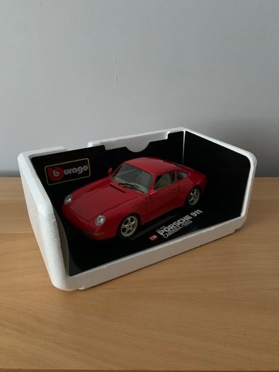 Porsche 911 Carrera 1993 1/18 Burago Model Car